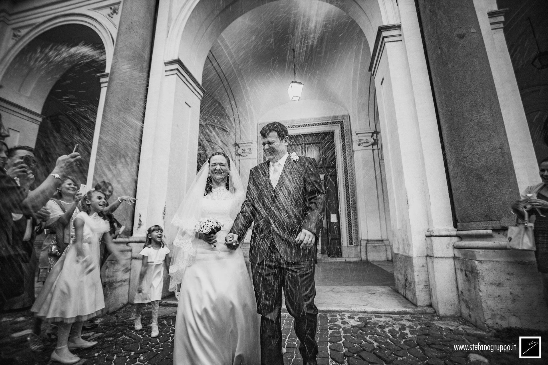 matrimonio | L'uscita degli sposi | fotografia di Stefano Gruppo