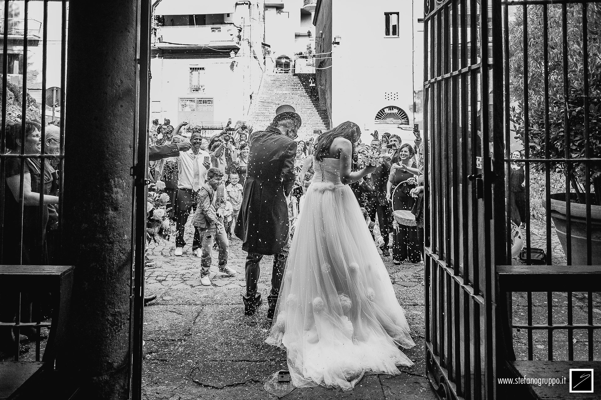 matrimonio | L'uscita degli sposi | fotografia di Stefano Gruppo