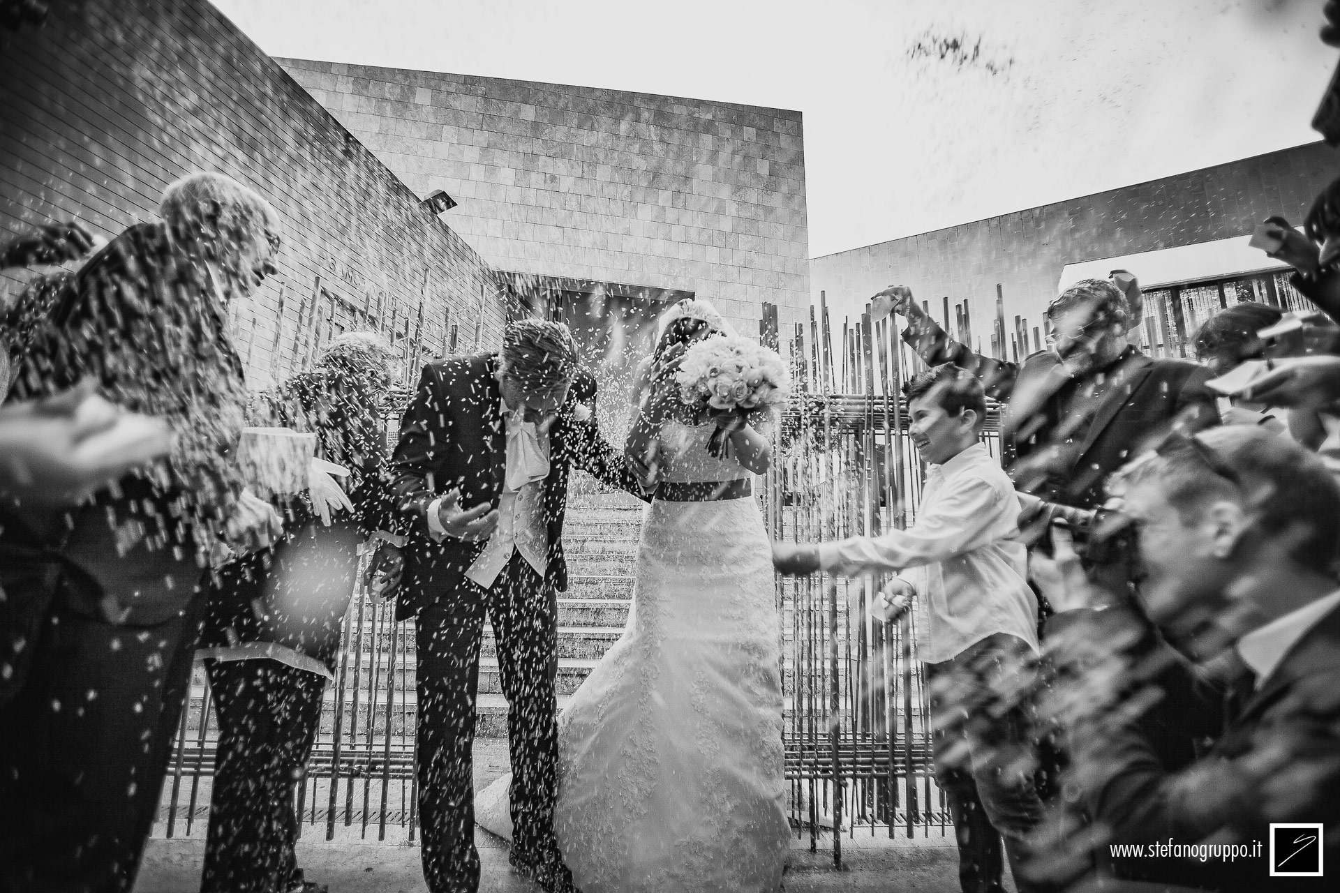 matrimonio | L'uscita degli sposi | fotografia di Stefano Gruppo