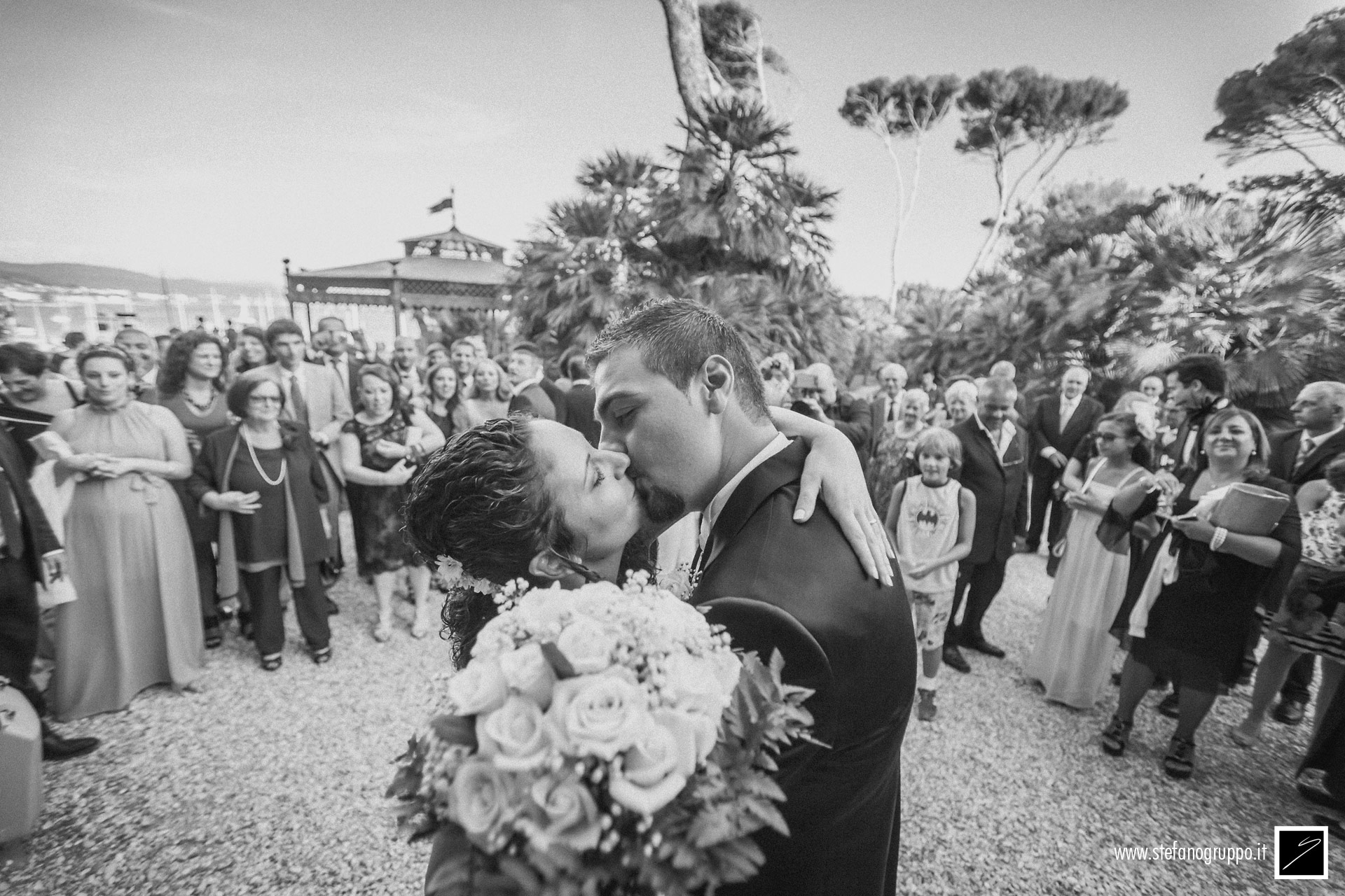 matrimonio | L'uscita degli sposi | fotografia di Stefano Gruppo