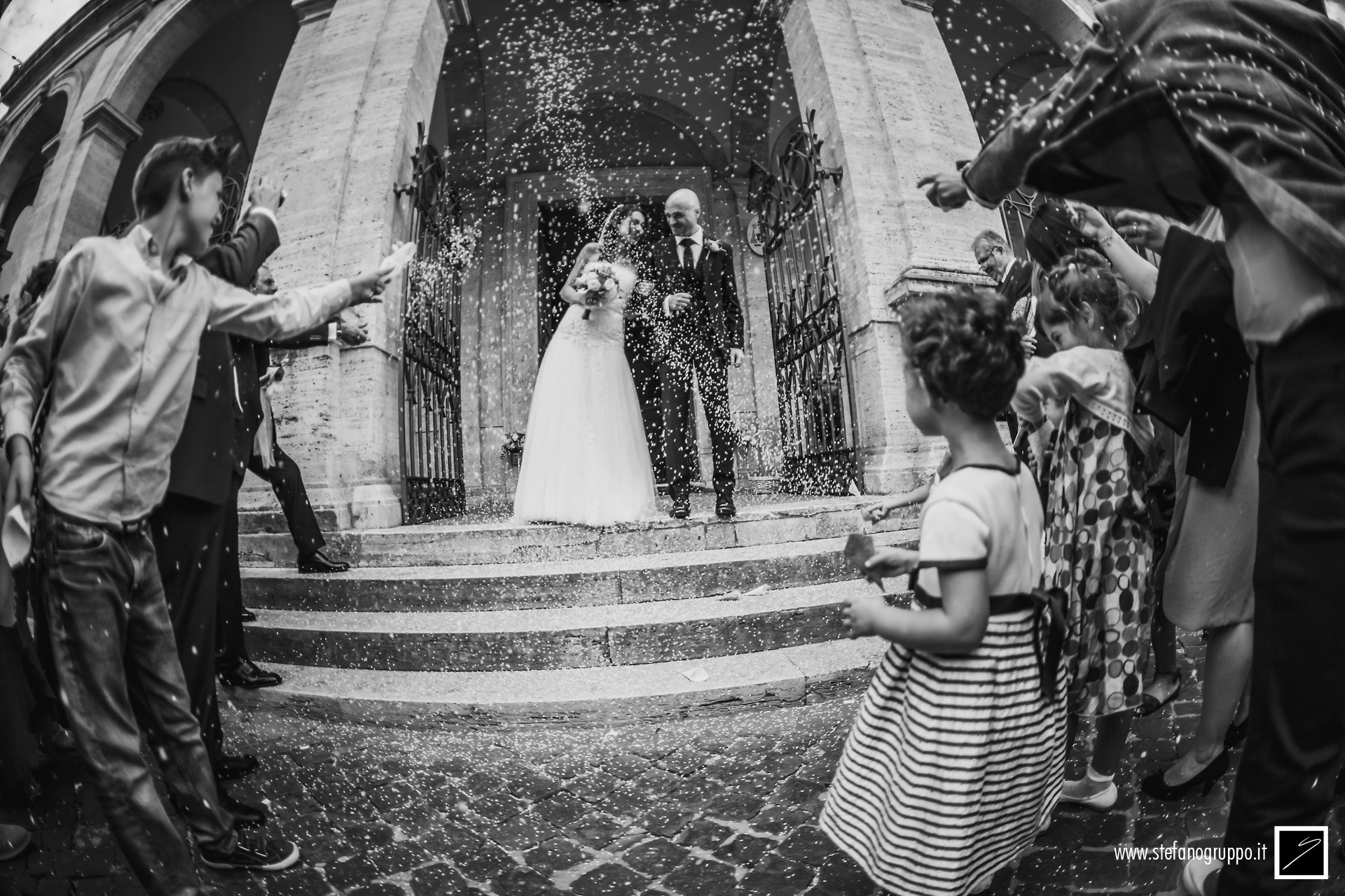 matrimonio | L'uscita degli sposi | fotografia di Stefano Gruppo