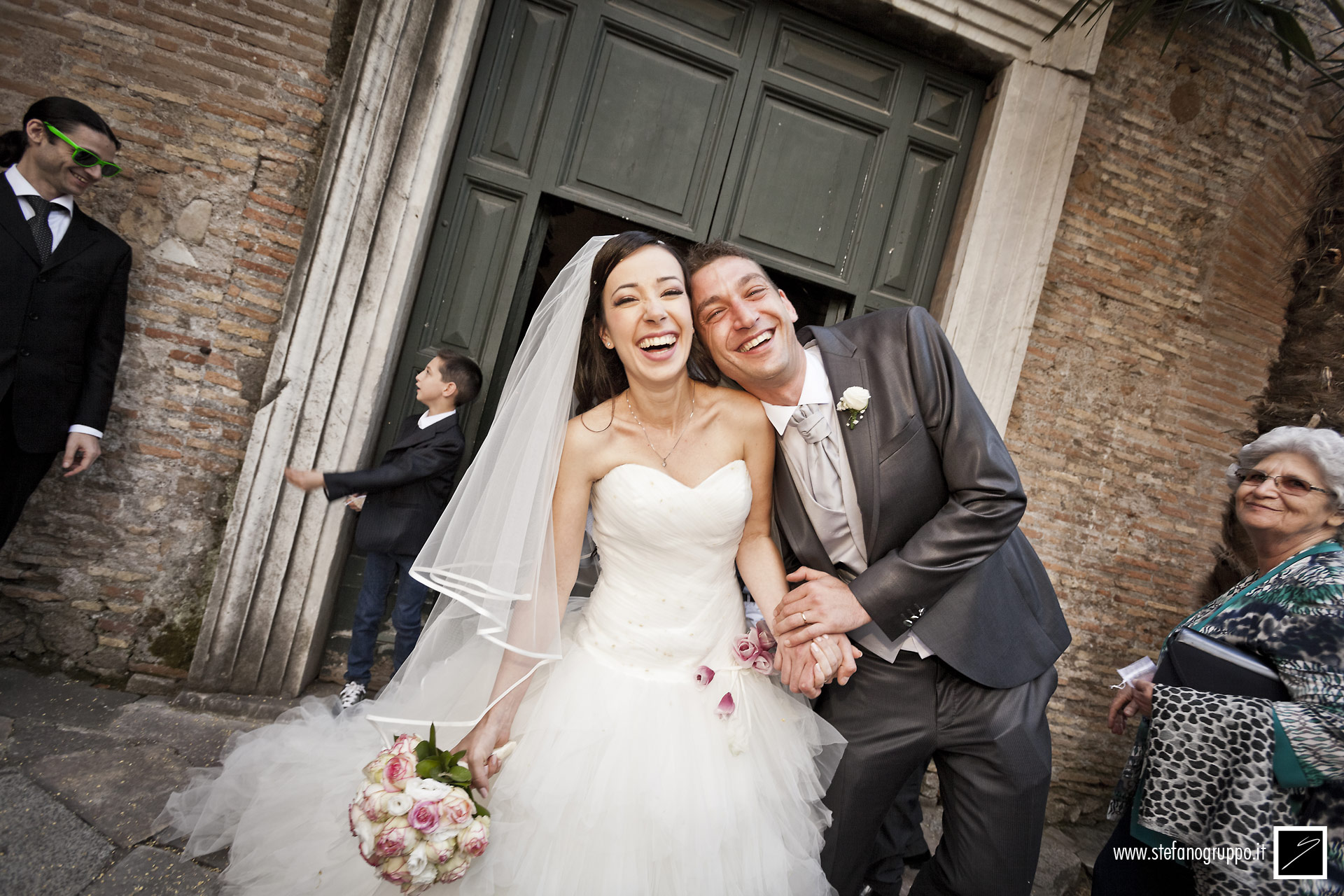 matrimonio | L'uscita degli sposi | fotografia di Stefano Gruppo