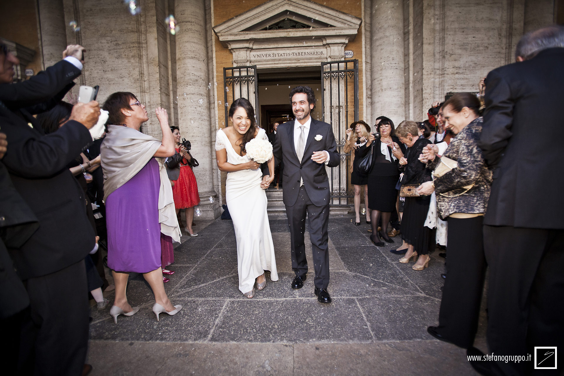 matrimonio | L'uscita degli sposi | fotografia di Stefano Gruppo