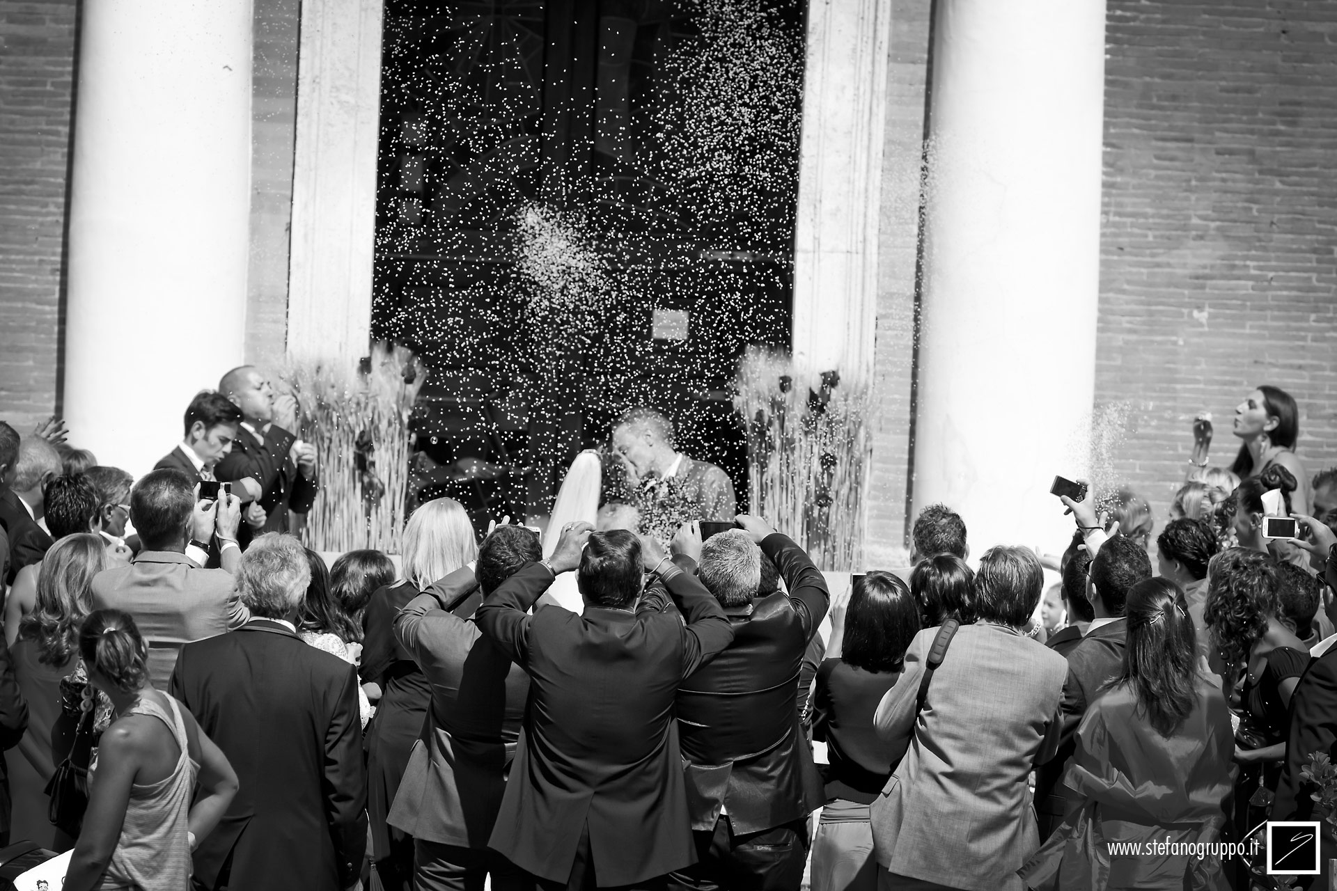 matrimonio | L'uscita degli sposi | fotografia di Stefano Gruppo