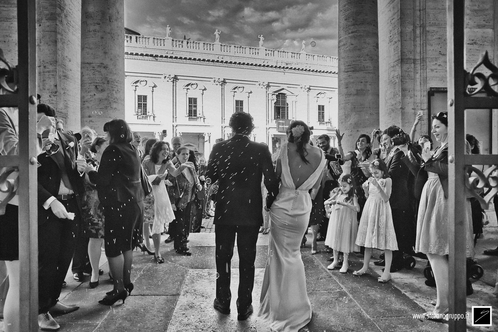 matrimonio | L'uscita degli sposi | fotografia di Stefano Gruppo