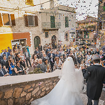 Matrimonio | L'uscita degli sposi | foto di Stefano Gruppo