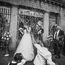 Matrimonio | L'uscita degli sposi | foto di Stefano Gruppo