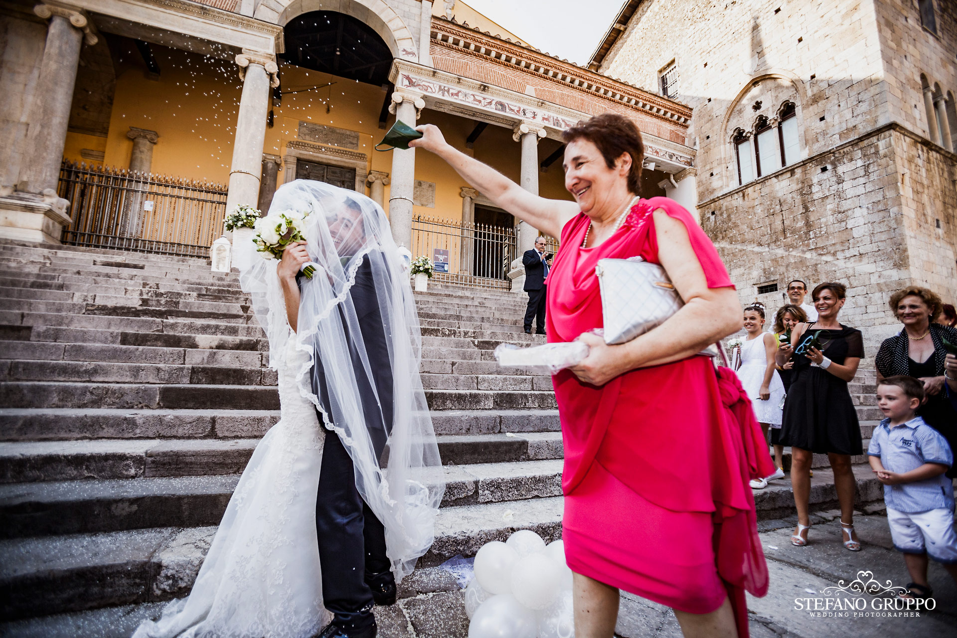 Matrimonio | L'uscita degli sposi | foto di �Stefano Gruppo