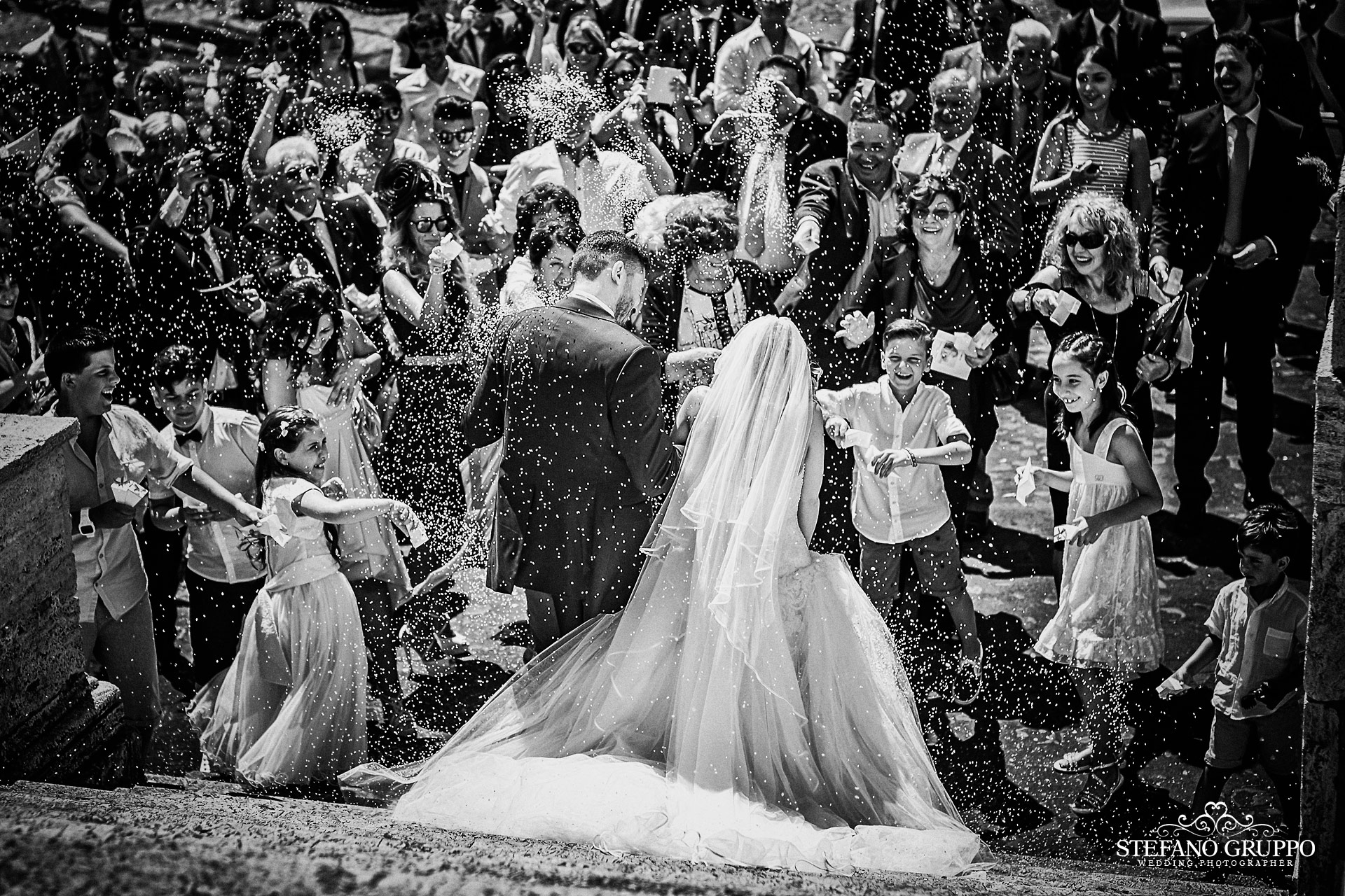 Matrimonio | L'uscita degli sposi | foto di �Stefano Gruppo