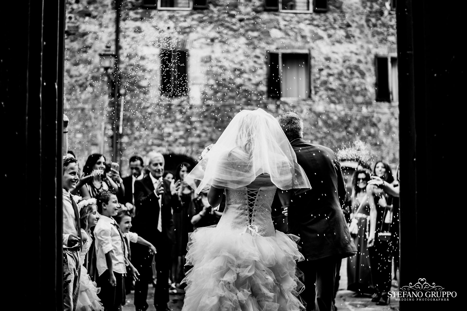 Matrimonio | L'uscita degli sposi | foto di �Stefano Gruppo