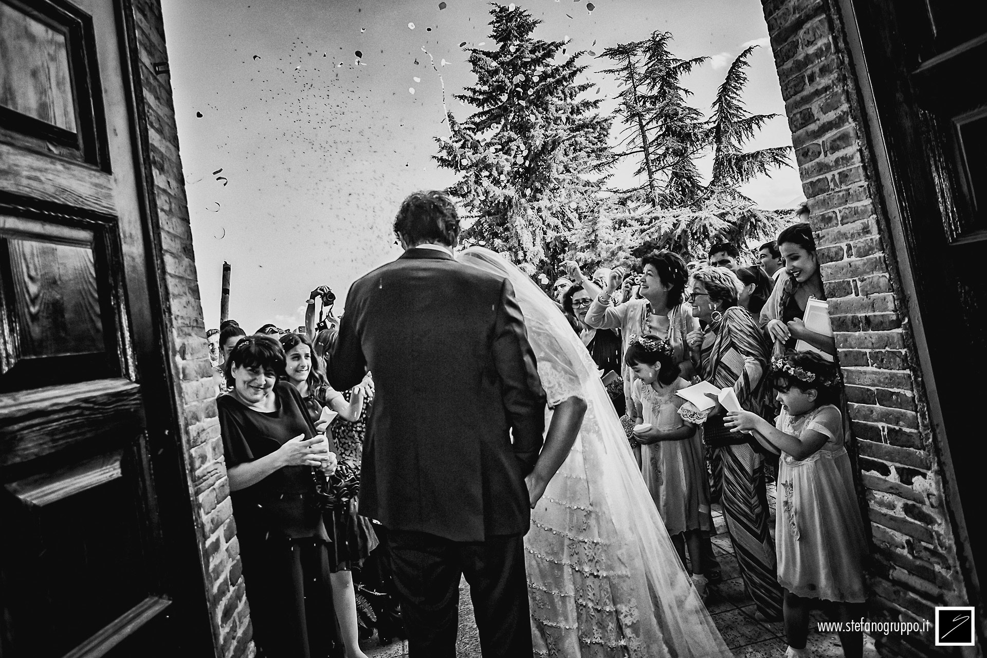 Matrimonio | L'uscita degli sposi | foto di �Stefano Gruppo
