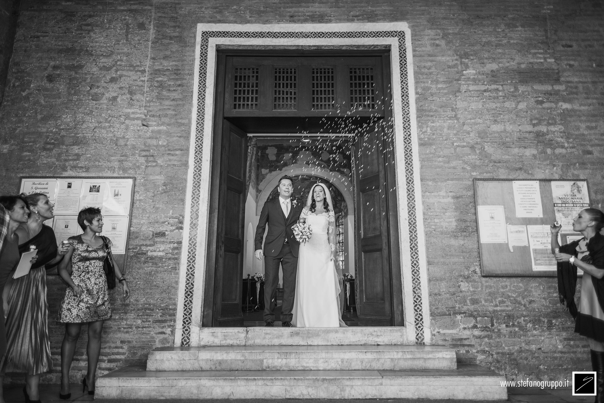 Matrimonio | L'uscita degli sposi | foto di �Stefano Gruppo
