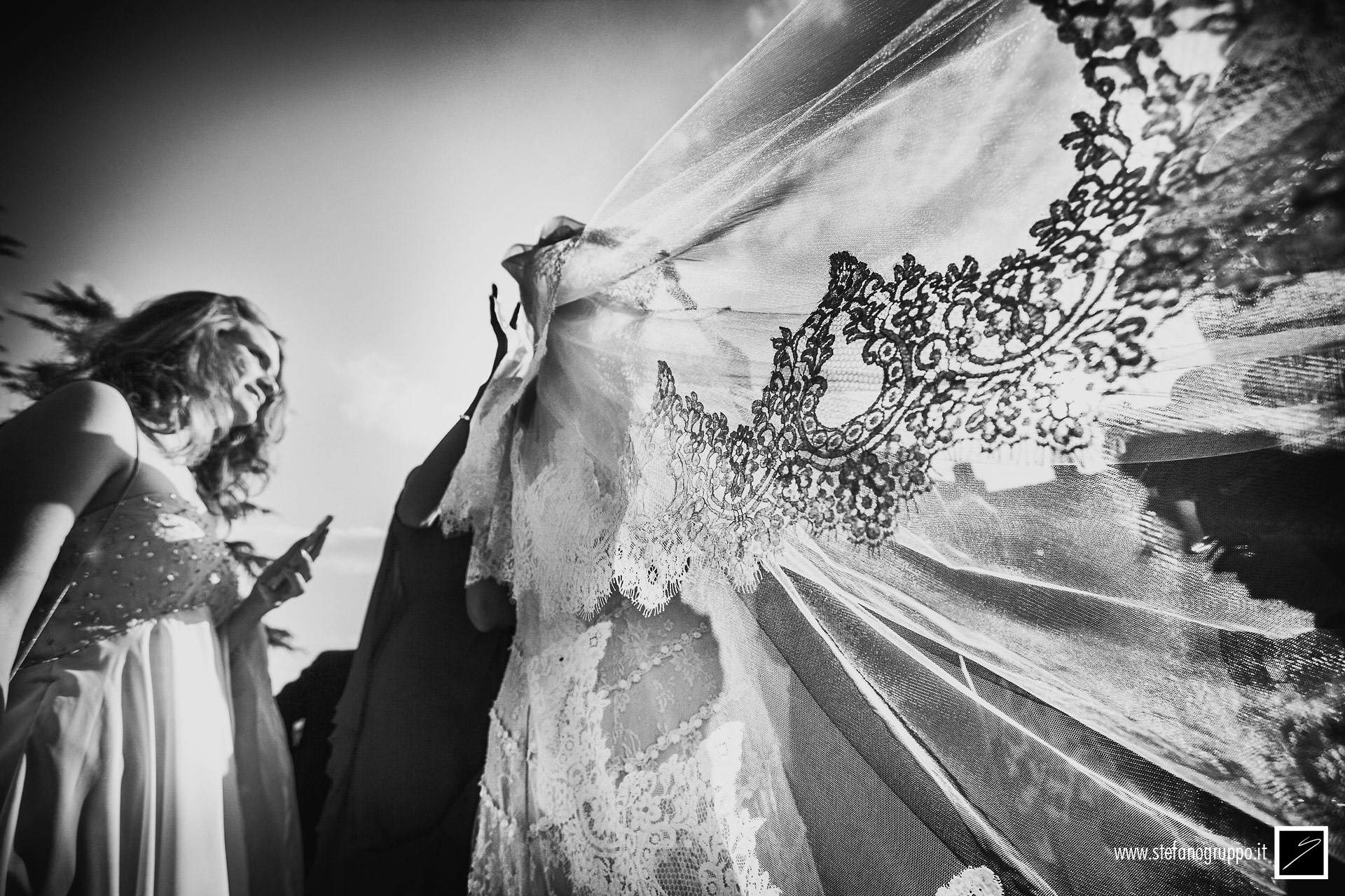 Matrimonio | L'uscita degli sposi | foto di �Stefano Gruppo