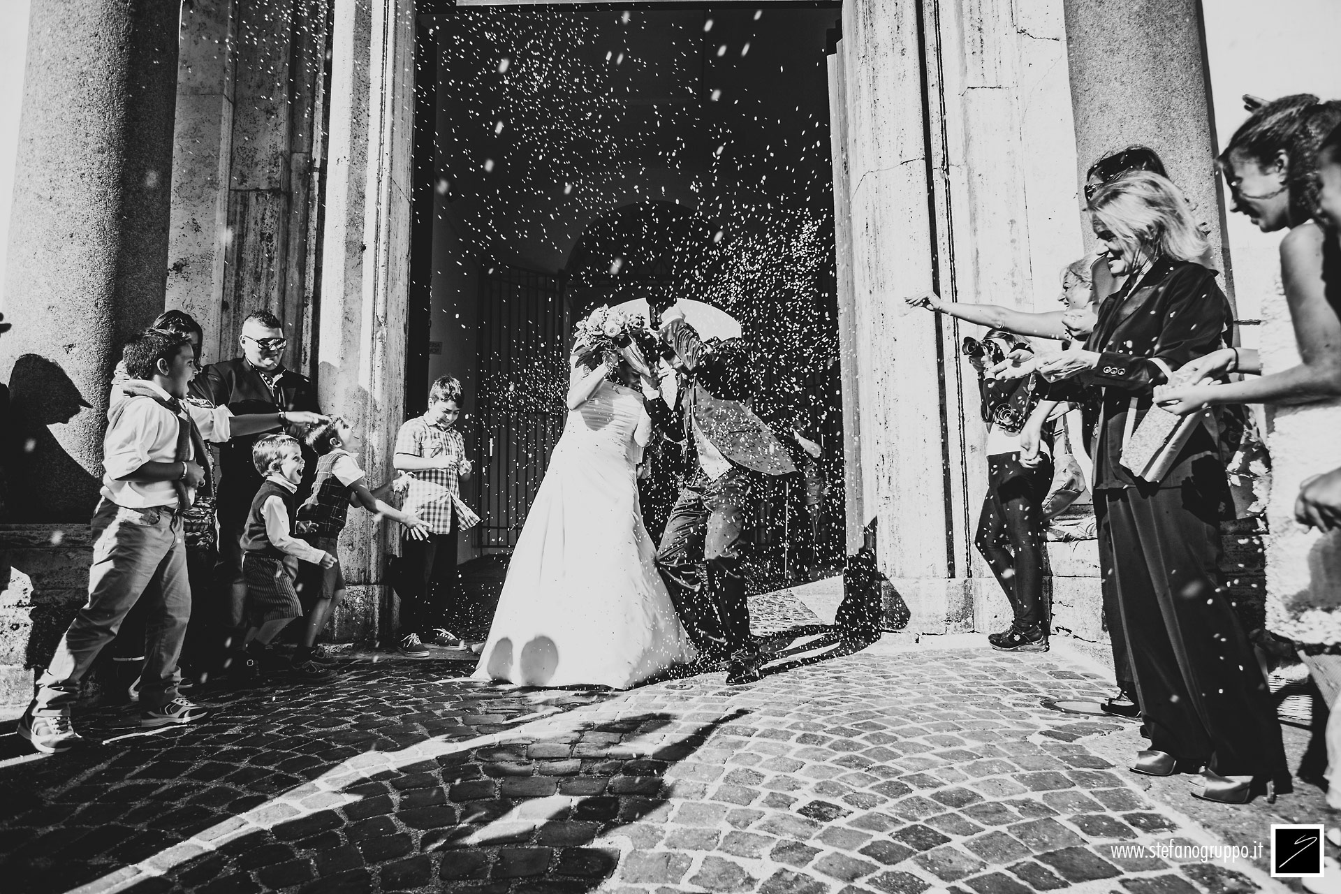 Matrimonio | L'uscita degli sposi | foto di �Stefano Gruppo
