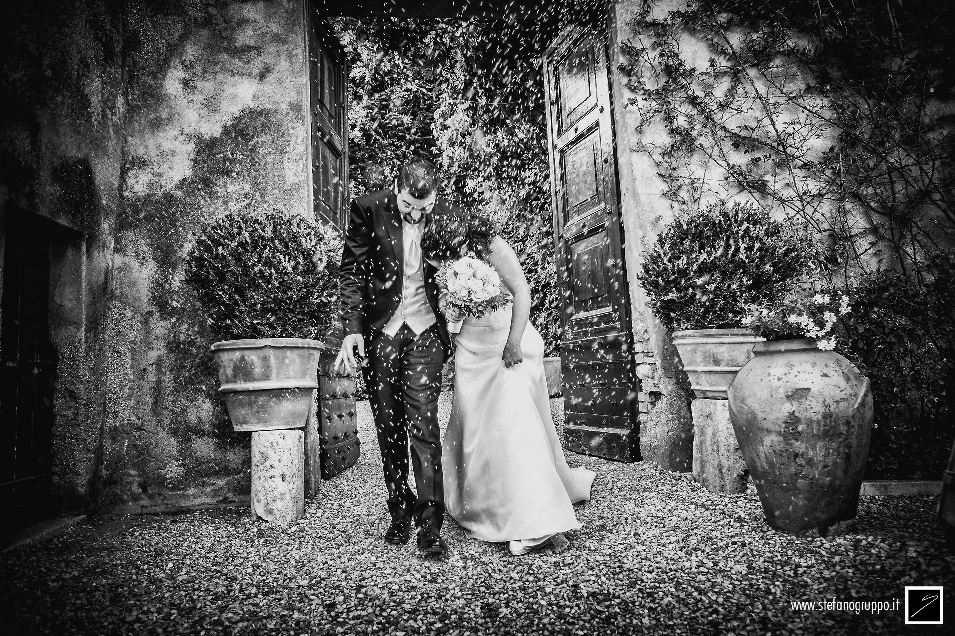 Matrimonio | L'uscita degli sposi | foto di �Stefano Gruppo